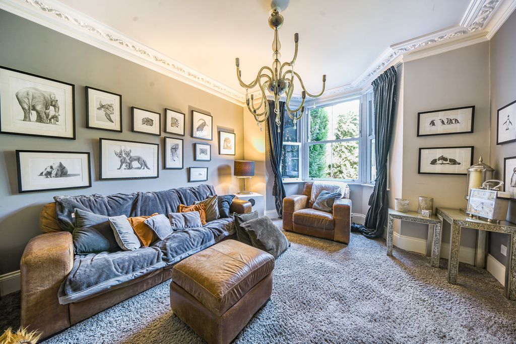 5 bed detached house for saleBrighton Road, Addlestone, Surrey KT15