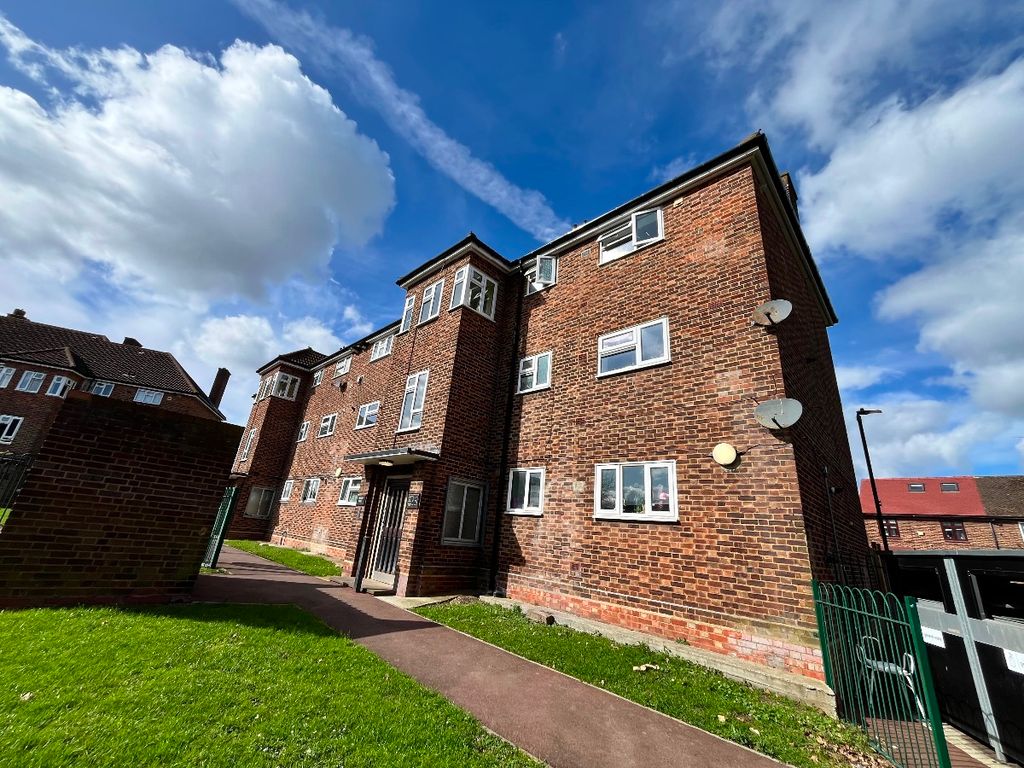 1 bed flat for saleColeford House, Romford RM3