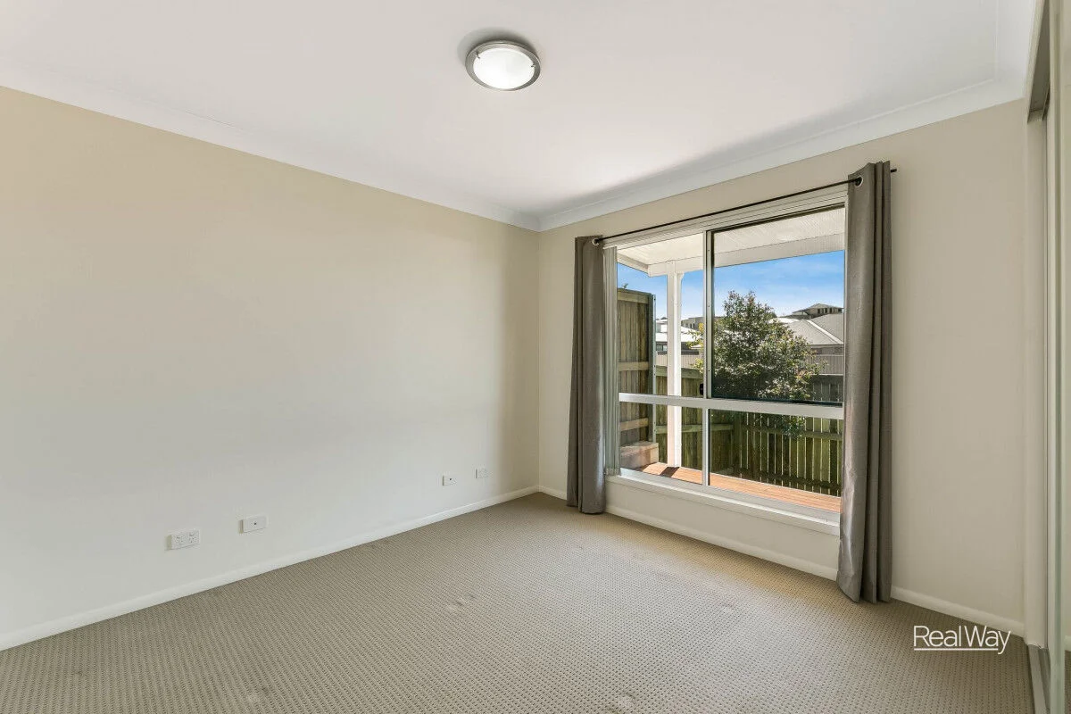 4 Lynda Lane, Glenvale QLD 4350 photo 3