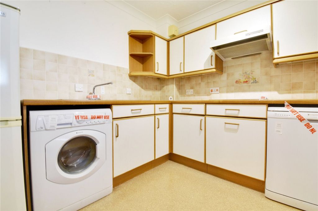 Additional image 2 of 1 bed flat for saleThe Crescent, Abbots Langley, Hertfordshire WD5