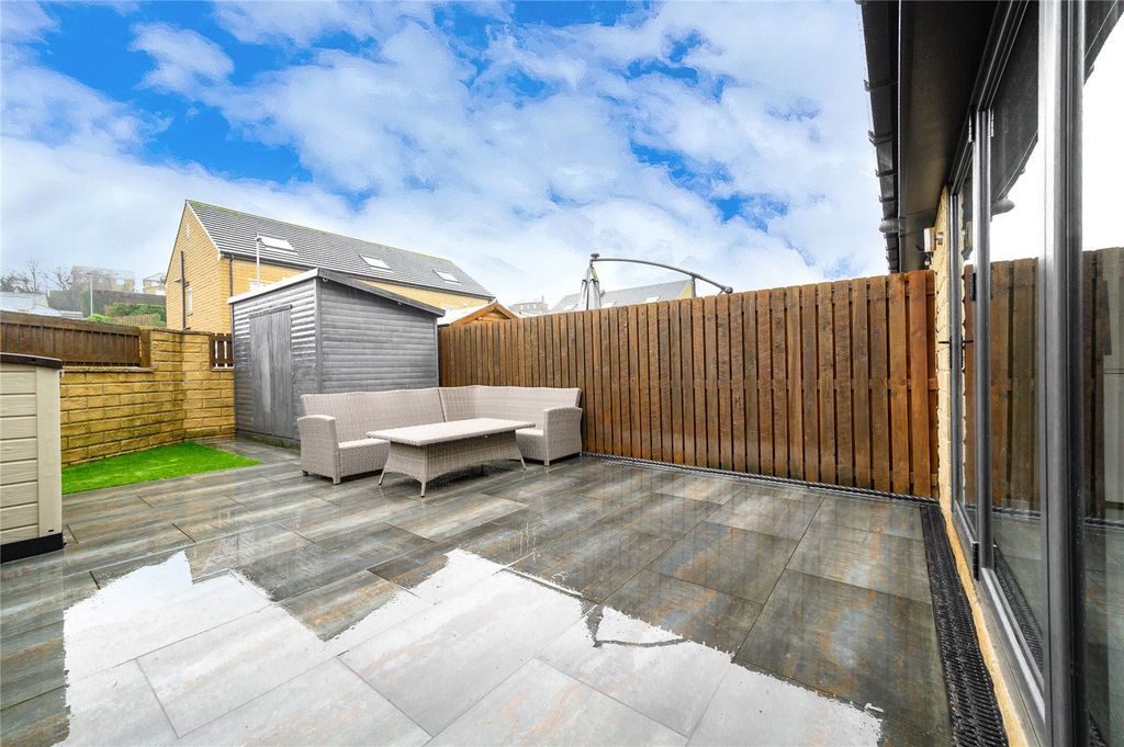 Additional image 7 of 3 bed semi-detached house for saleOakwell Croft, Batley, West Yorkshire WF17
