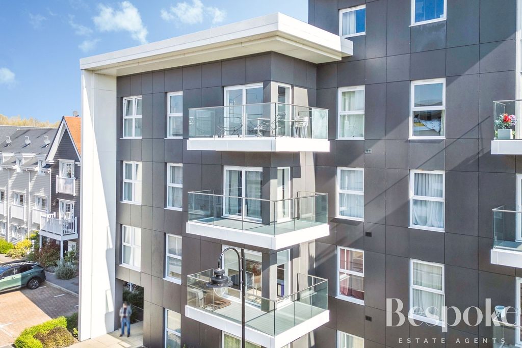 Additional image 18 of 2 bed flat for saleFairhaven Drive, Reading RG2