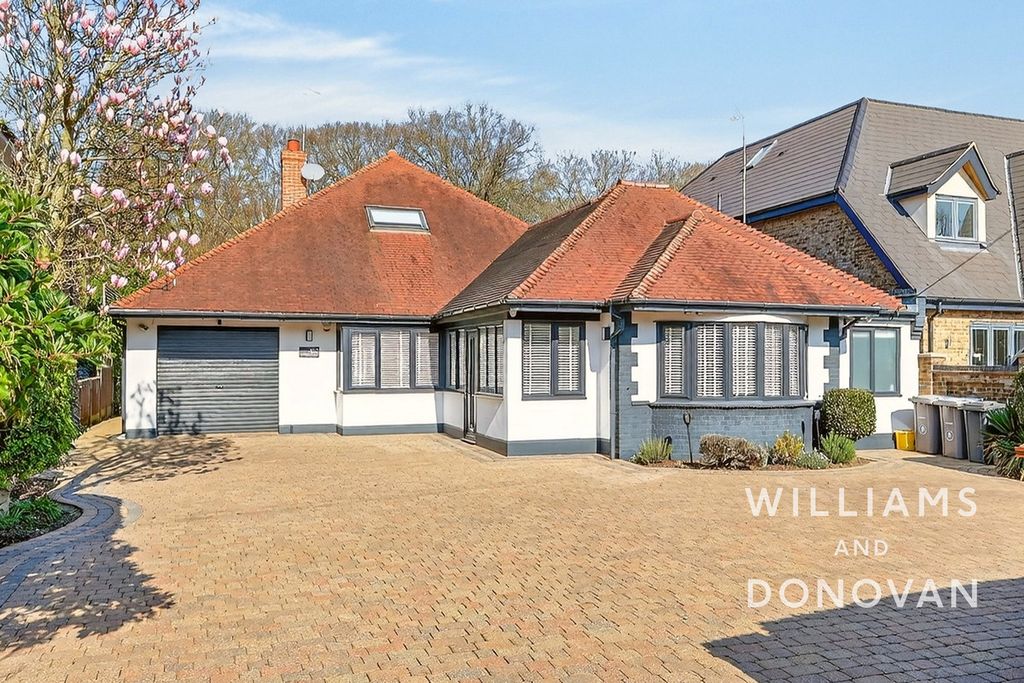 4 bed chalet for saleShipwrights Drive, Thundersley SS7