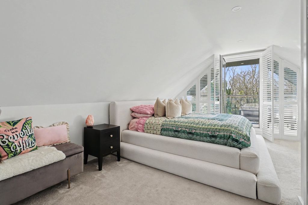 Additional image 16 of 5 bed detached house for saleRayleigh Road, Benfleet SS7