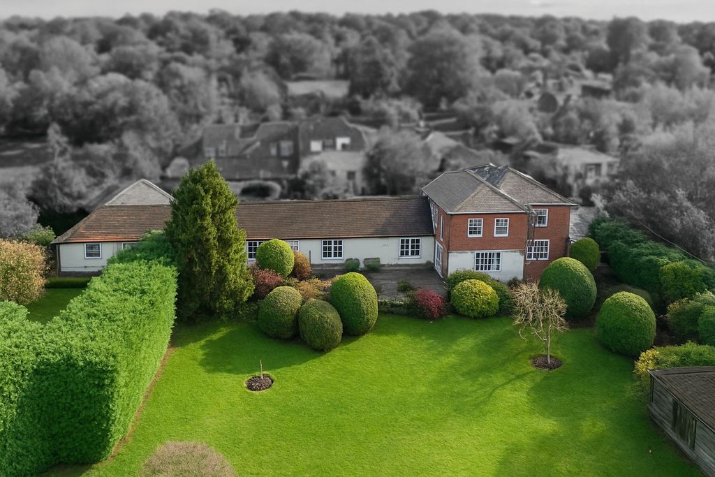 4 bed detached house for saleRowner Road, Billingshurst, West Sussex RH14