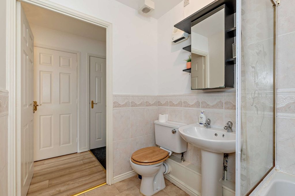 Additional image 16 of 2 bed flat for saleWain Avenue, Chesterfield S41