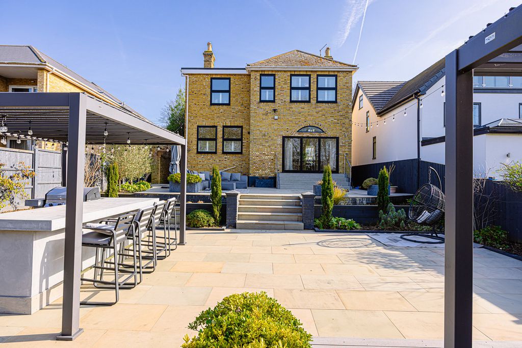 Additional image 2 of 5 bed detached house for saleRayleigh Road, Benfleet SS7