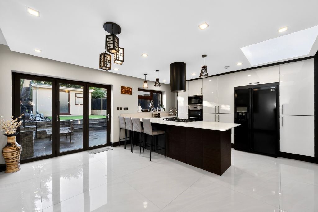 Additional image 2 of 3 bed semi-detached house for saleBeeston Close, Watford WD19