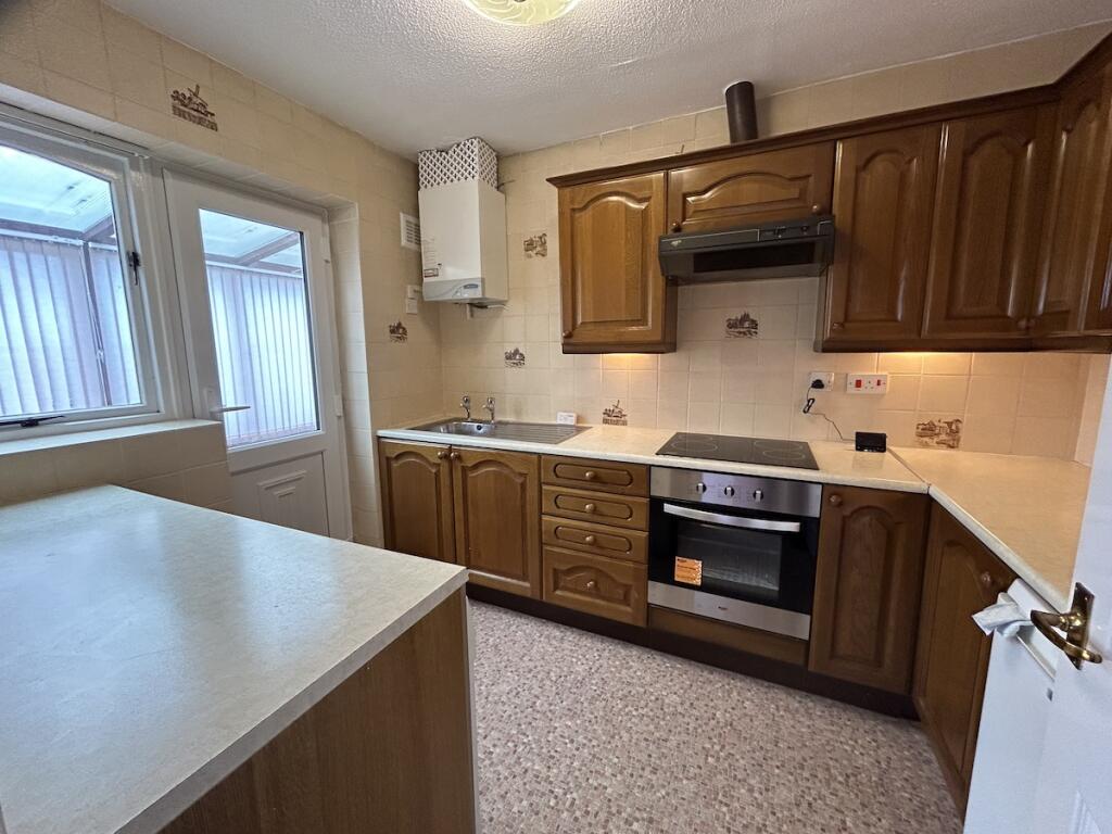 HALESOWEN - Brades Close photo 3