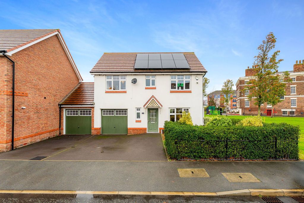 3 bed detached house for saleOld Coach Road, Runcorn WA7