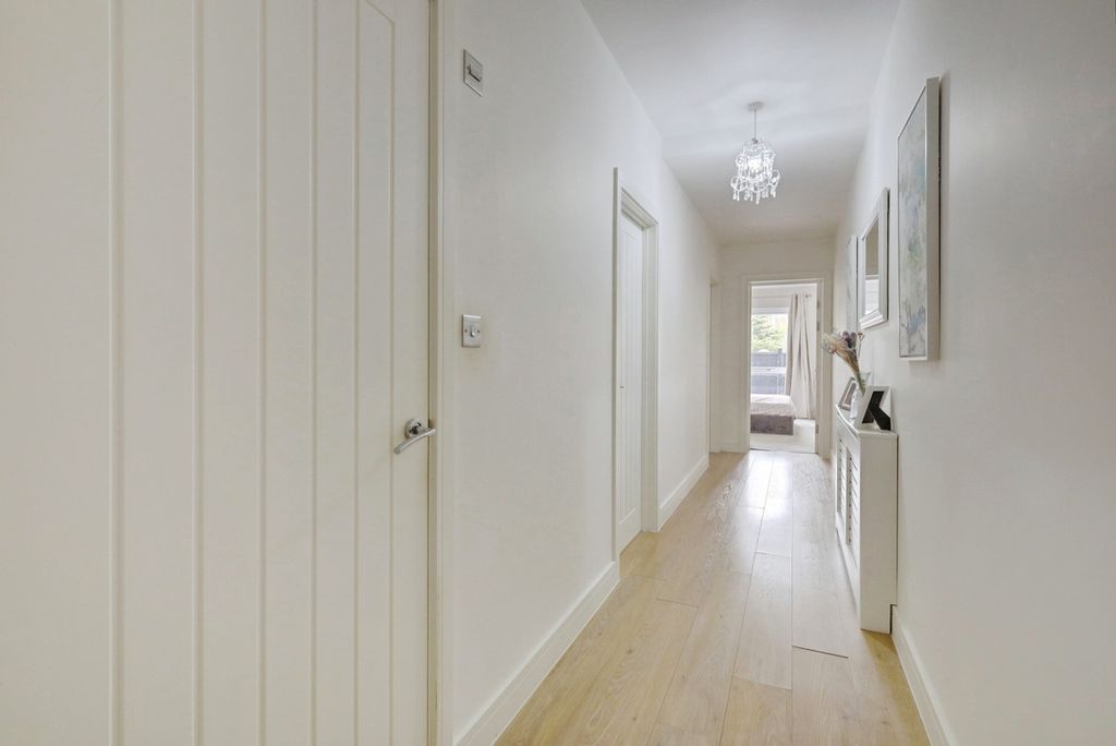 Additional image 9 of 3 bed flat for saleLondon Road, Benfleet SS7