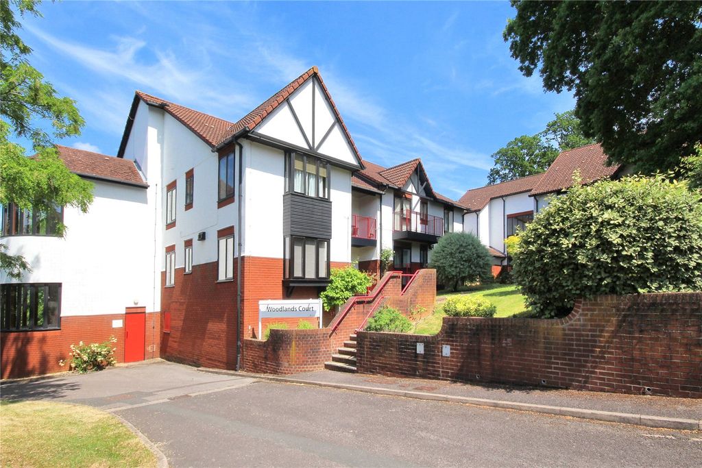 2 bed flat for saleSt. Johns, Woking, Surrey GU21
