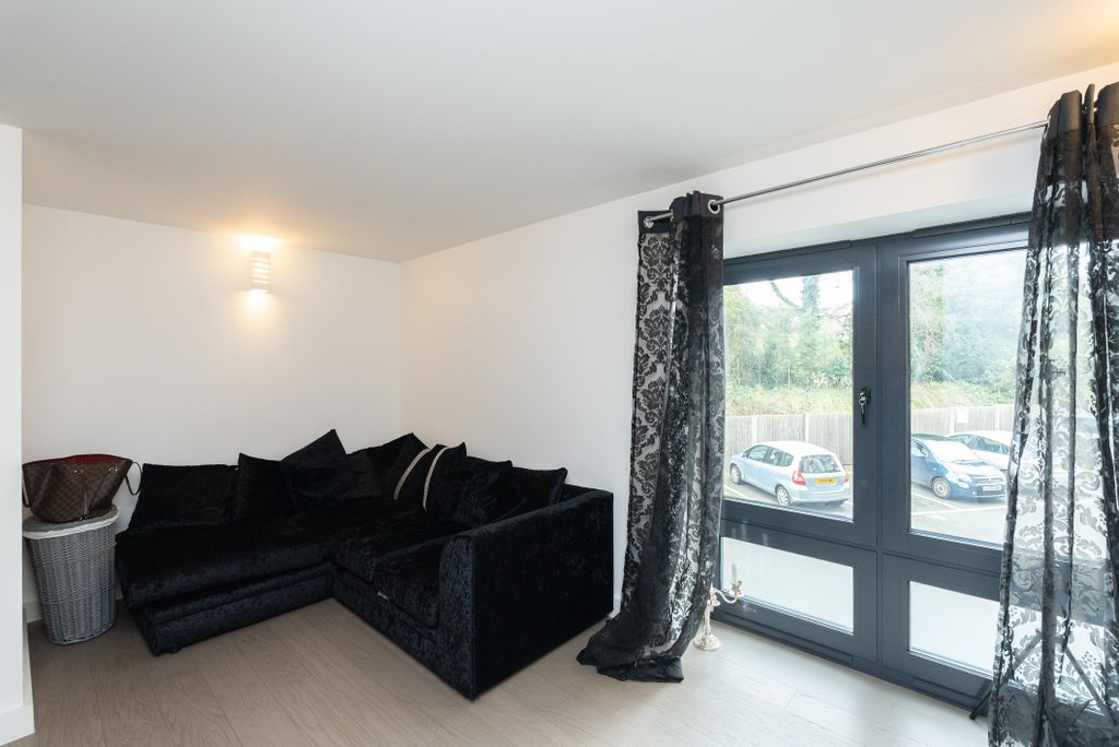 Additional image 4 of 1 bed flat for saleLincoln Road, Dorking RH4