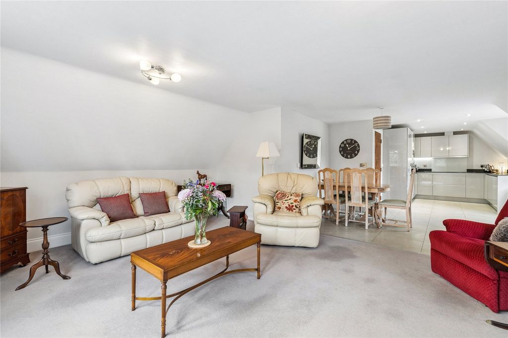 Additional image 7 of 2 bed flat for saleNorth Road, Berkhamsted, Hertfordshire HP4