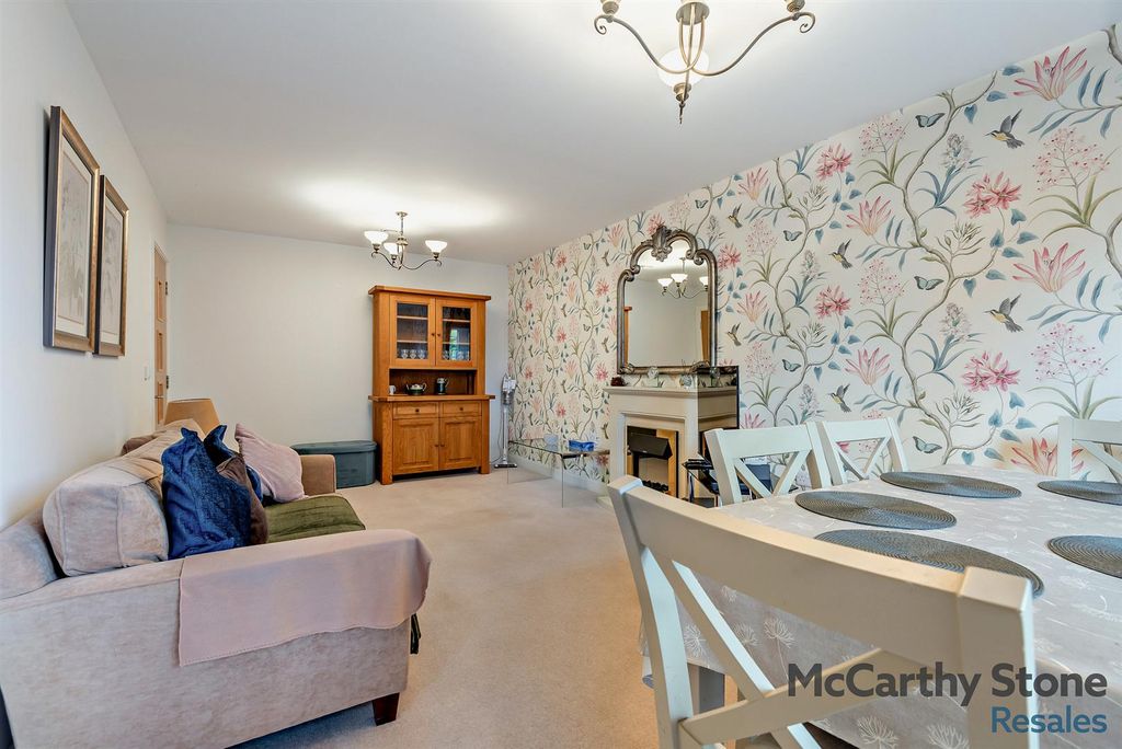 1 bed flat for saleJackson Place, Fields Park Drive, Alcester, Warwickshire B49 photo 5