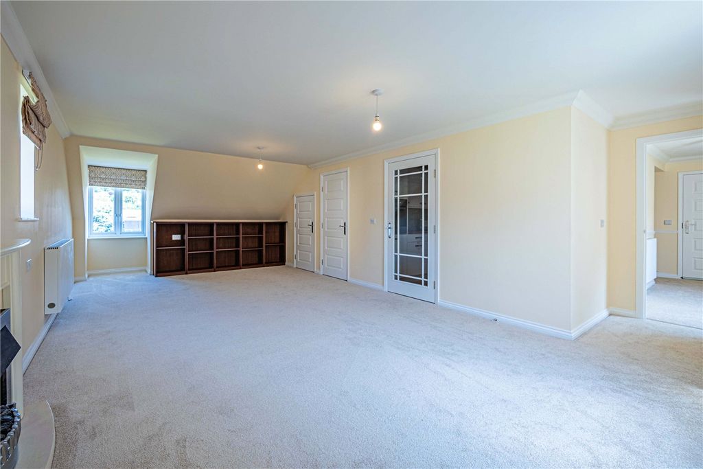 Additional image 11 of 2 bed flat for saleHigh Street, Berkhamsted, Hertfordshire HP4