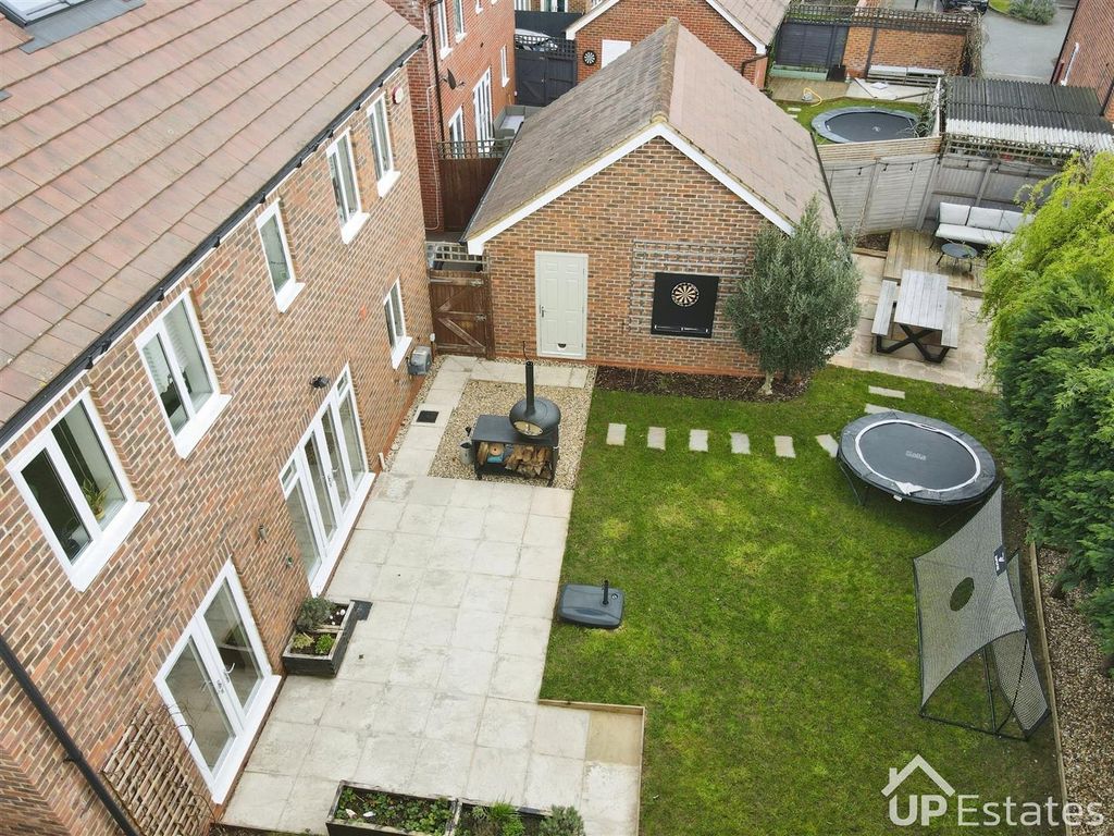 Additional image 34 of 6 bed detached house for saleGleneagles Close, Great Denham, Bedford MK40