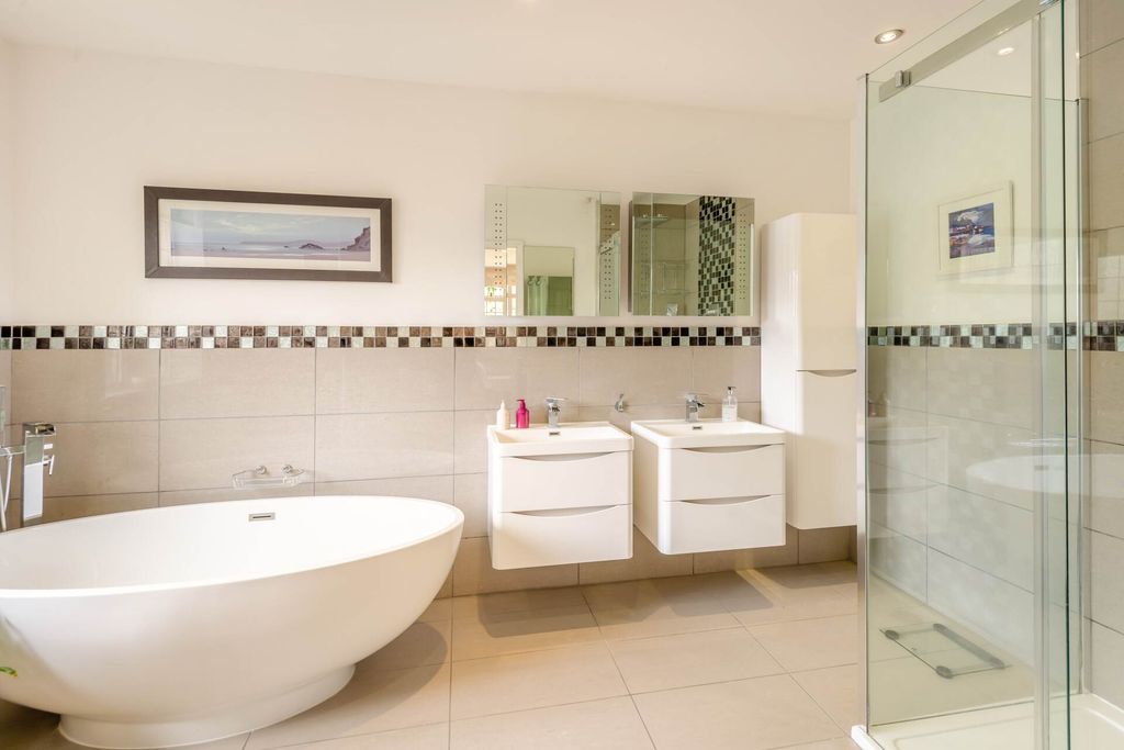 Additional image 19 of 6 bed detached house for saleNew Road, Weston Turville HP22