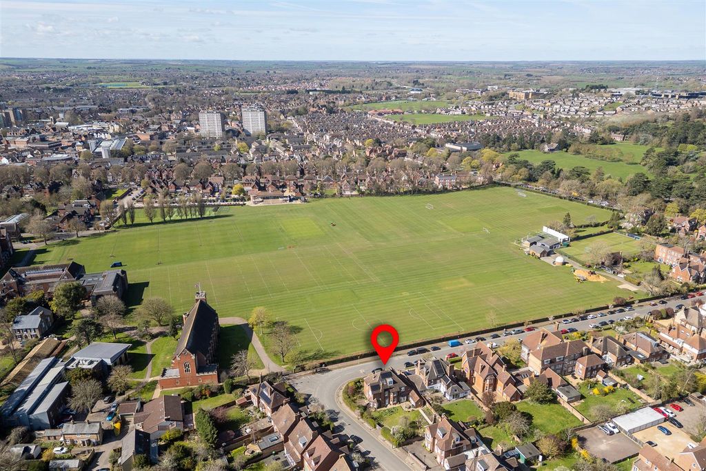 Additional image 4 of 6 bed detached house for salePemberley Avenue, Bedford MK40