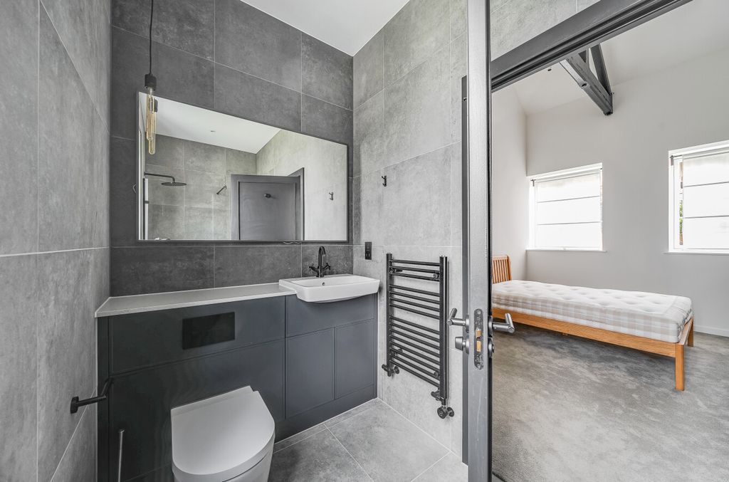 Additional image 17 of 2 bed flat for saleDaffodil Crescent, Barnet EN4