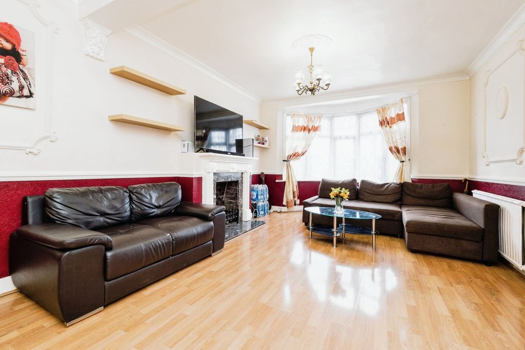 Additional image 2 of 3 bed terraced house for saleSt Thomas Gardens, Ilford IG1