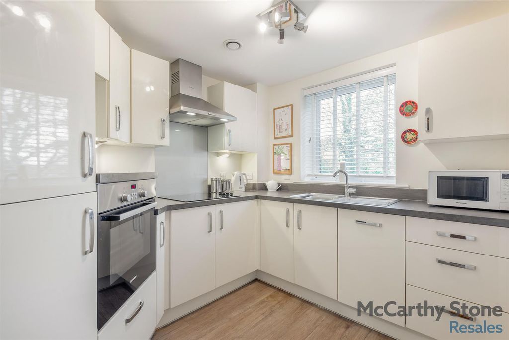 Additional image 4 of 2 bed flat for saleAusten Place, Lower Turk Street, Alton GU34