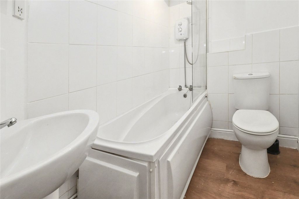 Additional image 9 of 2 bed maisonette for saleWoking, Surrey GU21