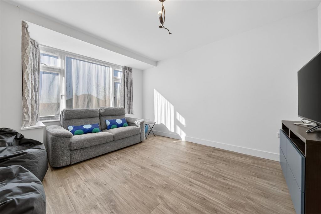Additional image 7 of 4 bed detached house for saleLynwood Mount, Wortley, Leeds LS12