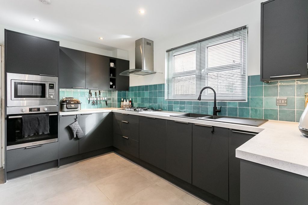 Additional image 8 of 4 bed semi-detached house for saleFernieside Place, Edinburgh EH17