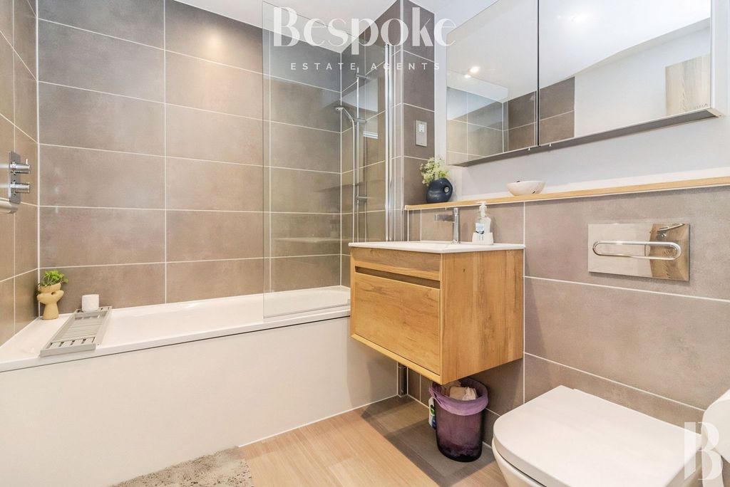 Additional image 12 of 2 bed flat for saleSunapee Road, Reading RG2