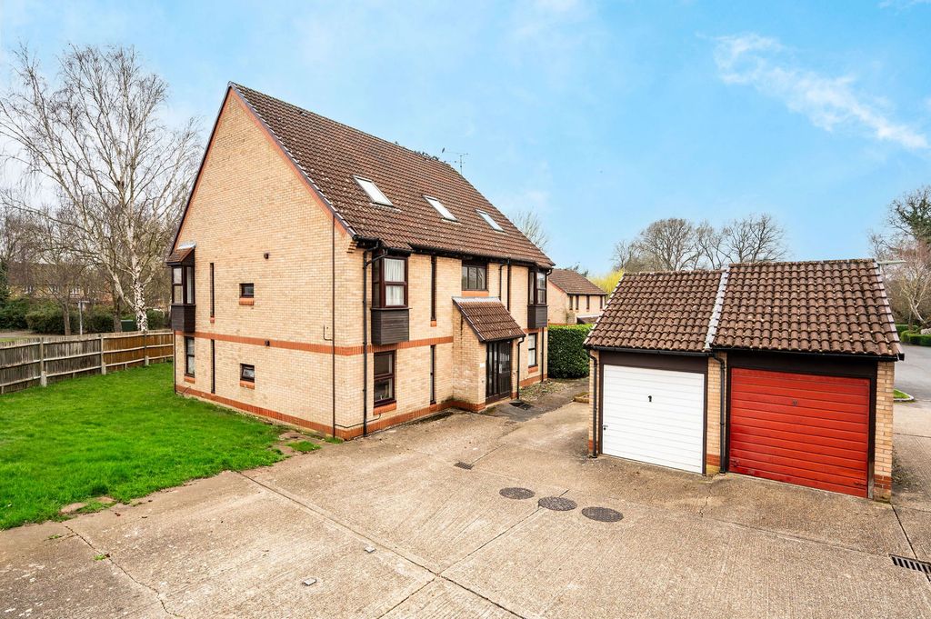 1 bed flat for saleMillford, Golsworth Park GU21