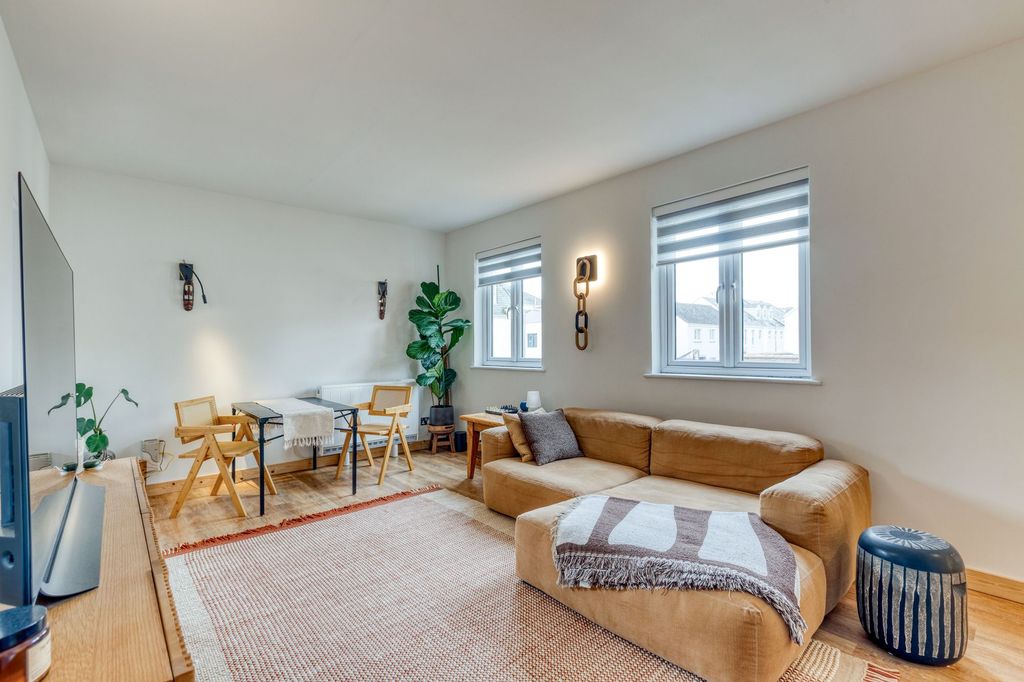 Additional image 2 of 2 bed flat for sale2 Windmark, Byron Lane, St Helier JE2