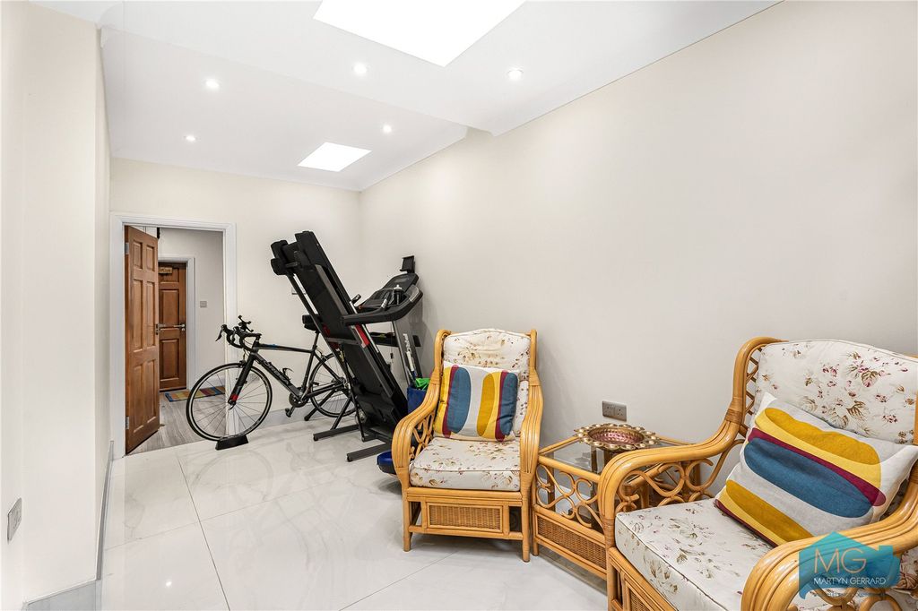 Additional image 14 of 6 bed detached house for saleWylo Drive, Arkley, Barnet EN5