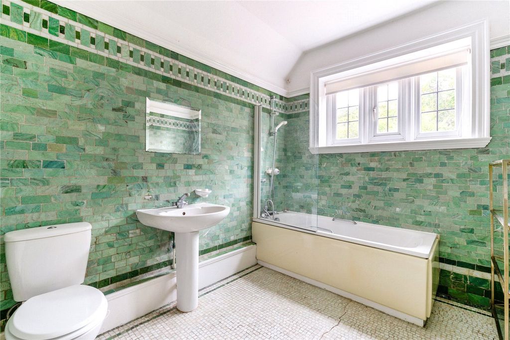 Additional image 9 of 4 bed flat for saleRowley Lane, Barnet EN5
