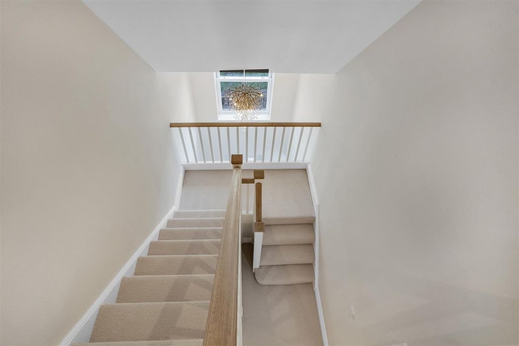 Additional image 33 of 5 bed detached house for saleGreen Curve, Banstead SM7