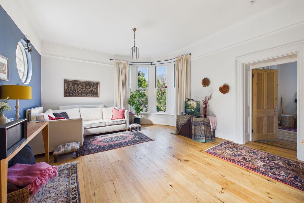 3 bed flat for saleStation Road, Beechcroft EX20 photo 3