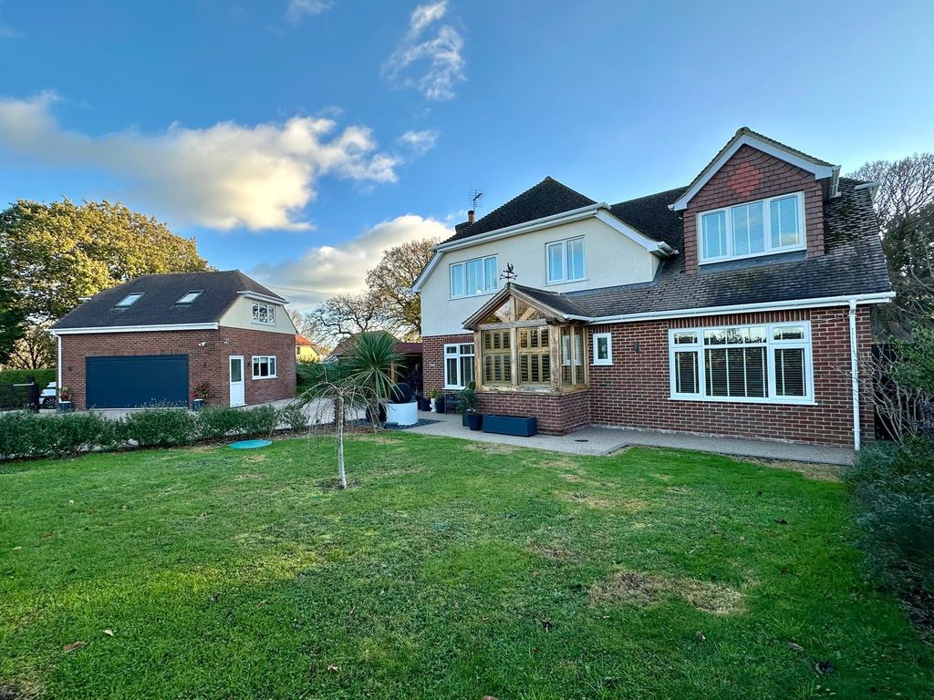 4 bed detached house for saleSandhurst Lane, Bexhill-On-Sea TN39