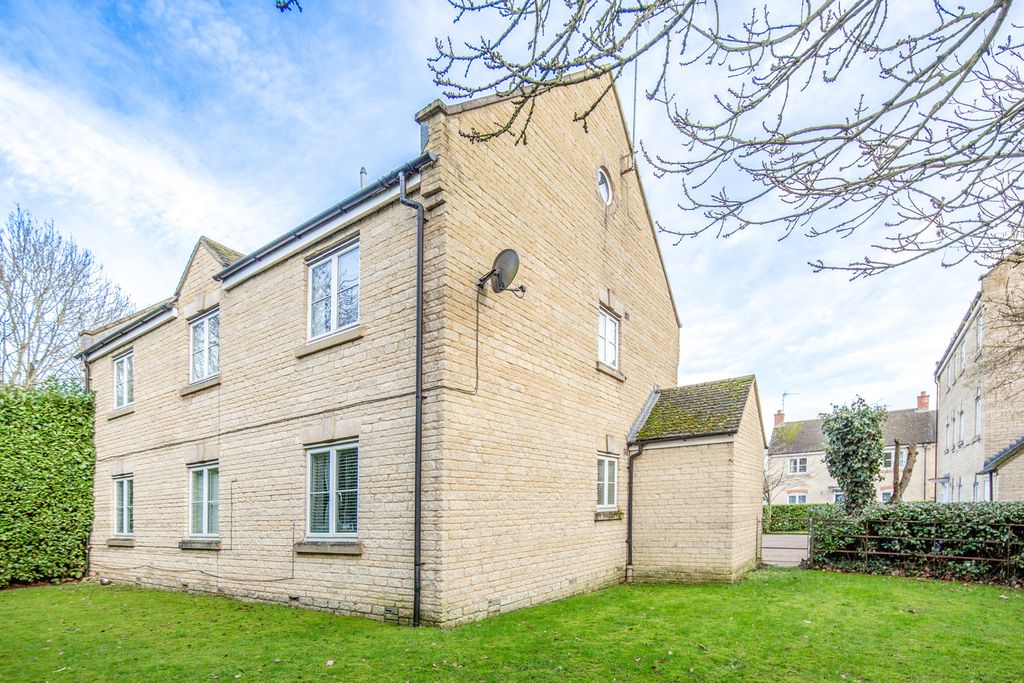 Additional image 16 of 2 bed flat for saleCorncrake Way, Bicester OX26