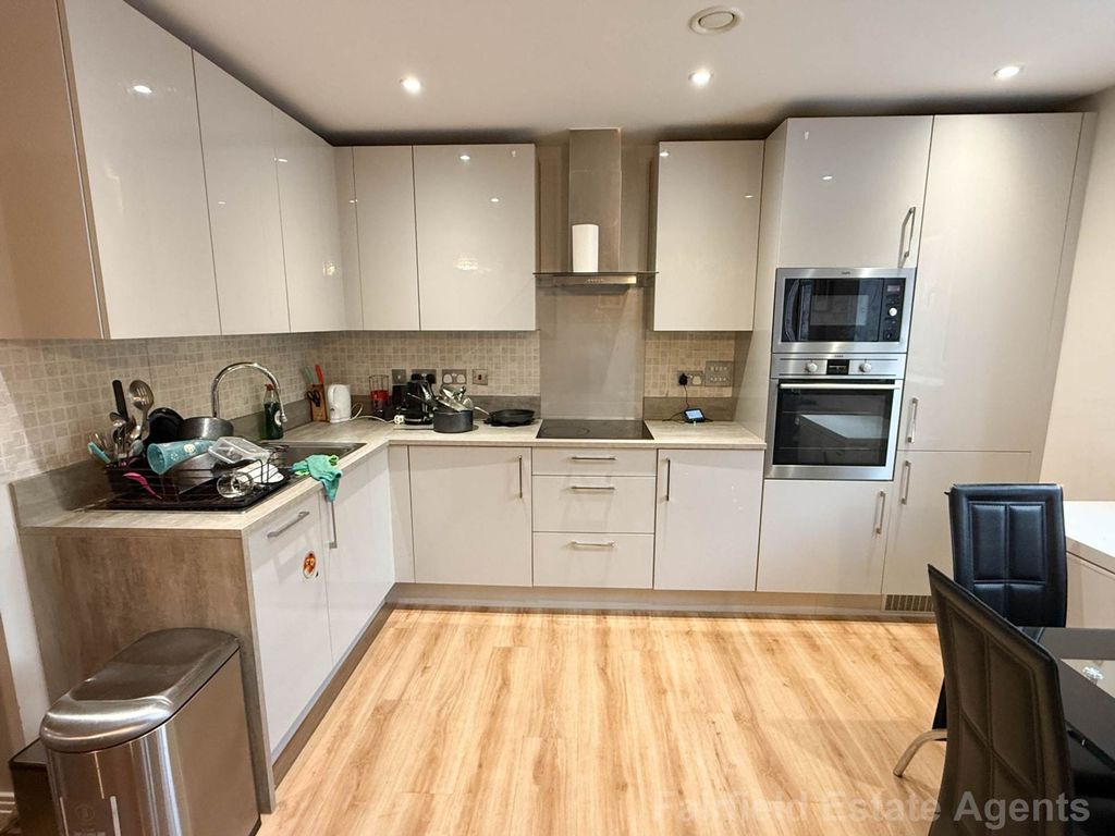 Additional image 4 of 2 bed flat for saleGibbs Couch, Carpenders Park, Watford WD19