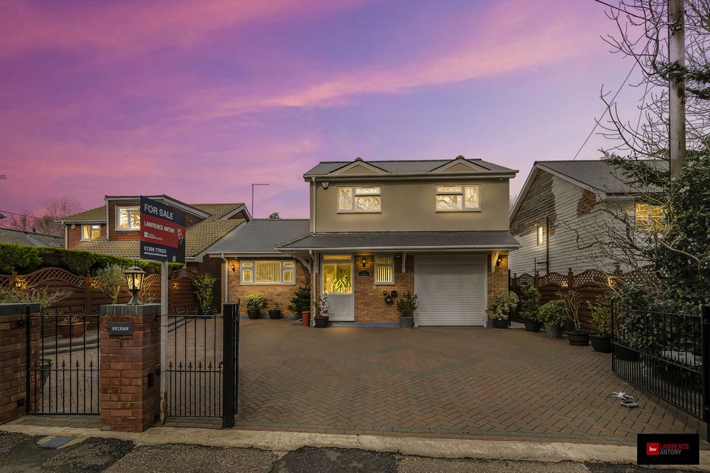 5 bed detached house for saleLee Chapel Lane, Basildon SS16