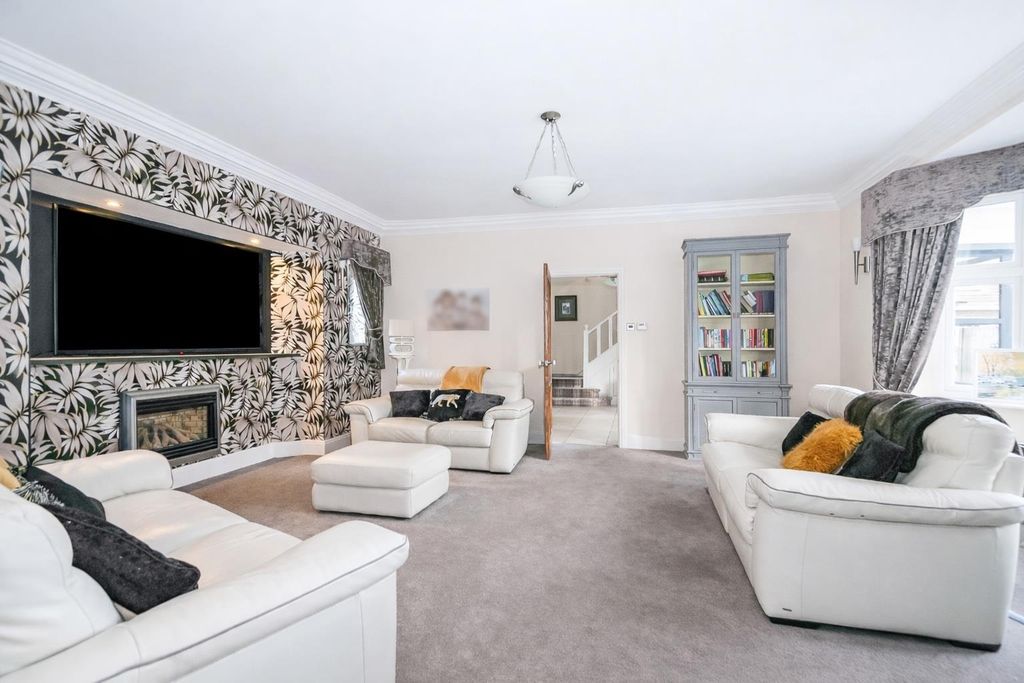 Additional image 5 of 4 bed detached house for saleThe Rockeries, 16 New Walk, Beverley HU17