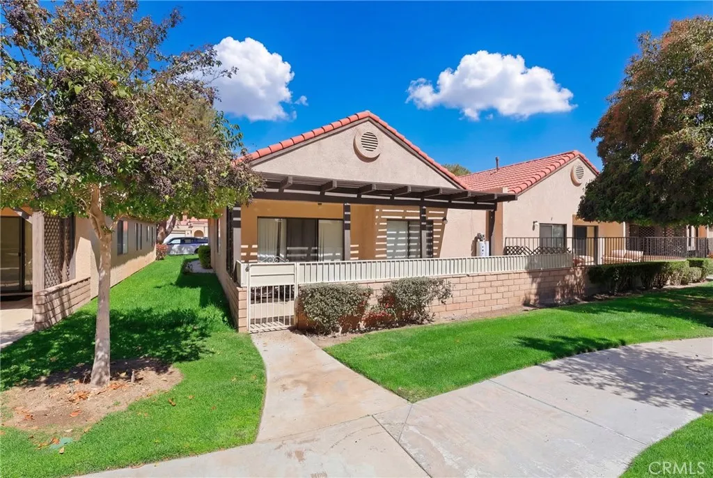 19077 Elm Dr, Apple Valley, CA 92308