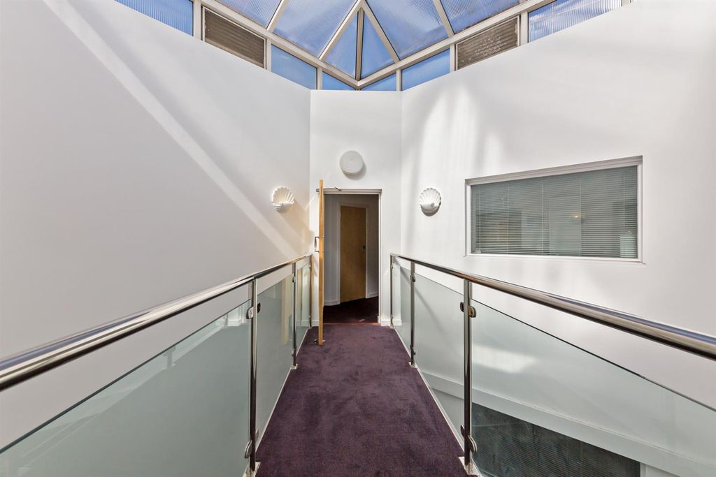 Additional image 4 of 2 bed flat for saleHigh Street, Berkhamsted HP4