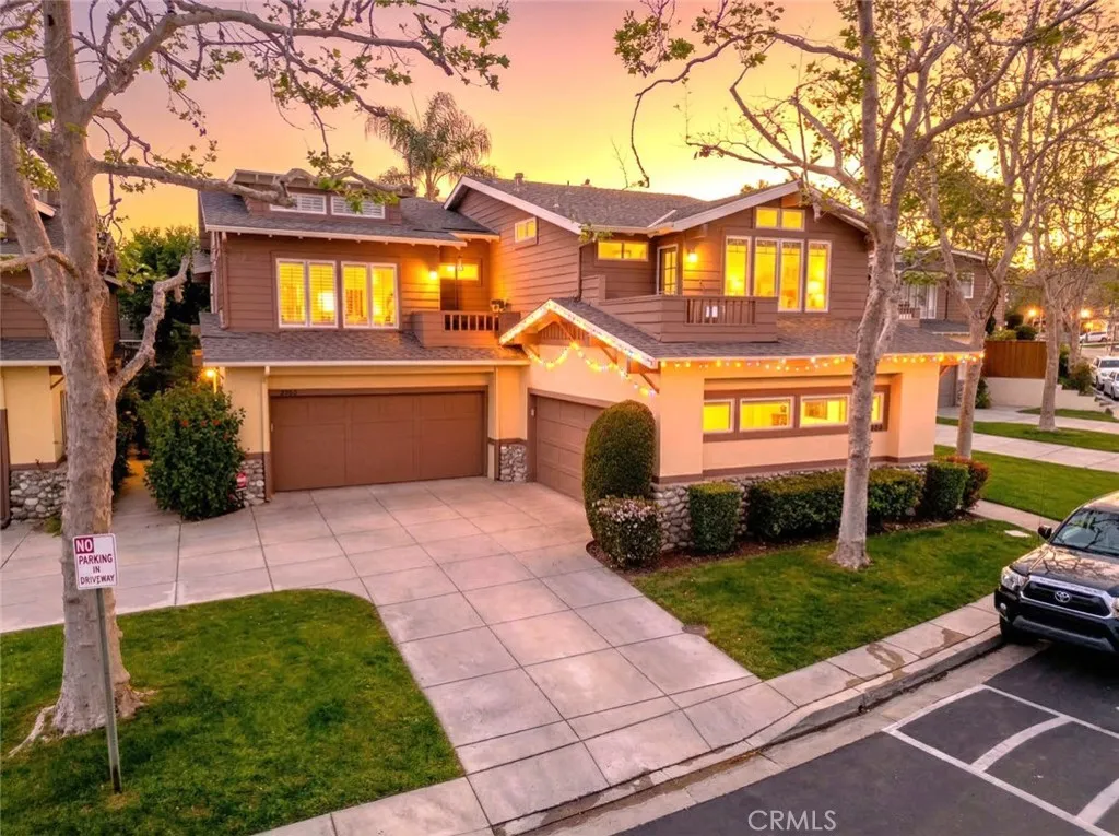 2902 Butter Creek Dr, Pasadena, CA 91107