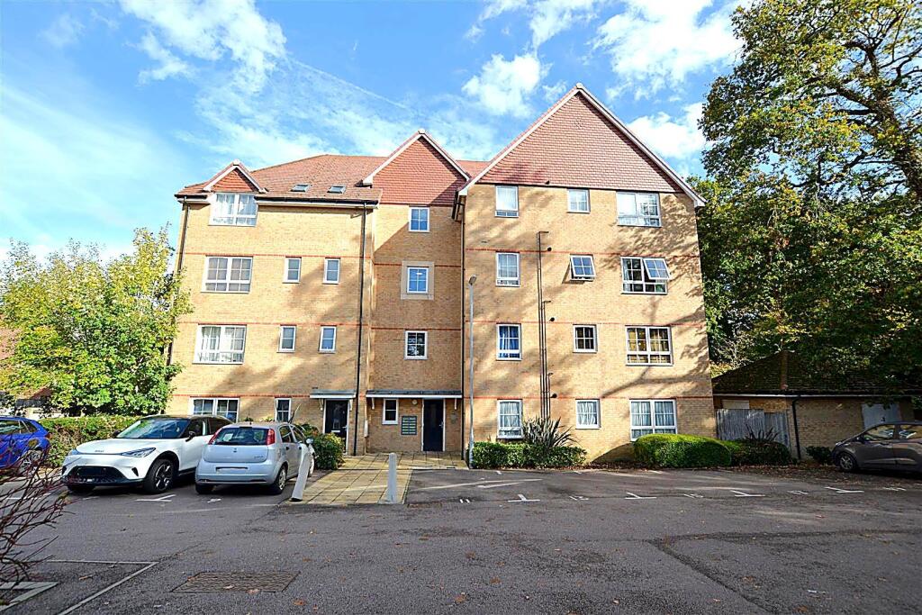 Sparrowhawk Place, Hatfield