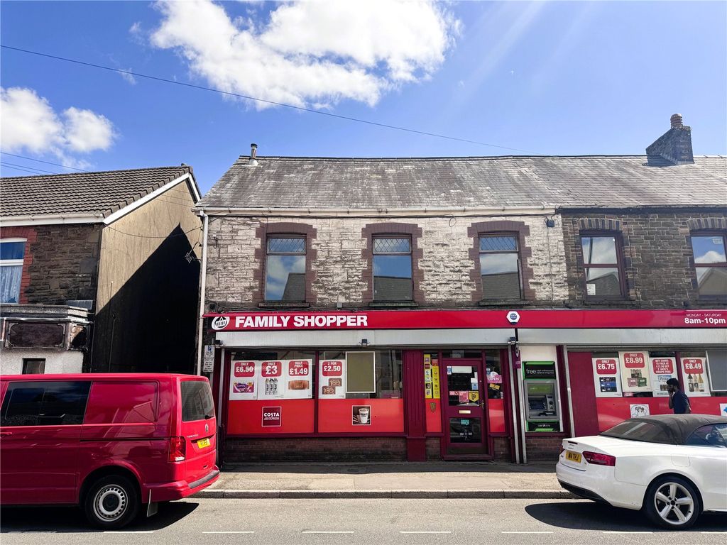 2 bed flat for saleWind Street, Ammanford, Carmarthenshire SA18