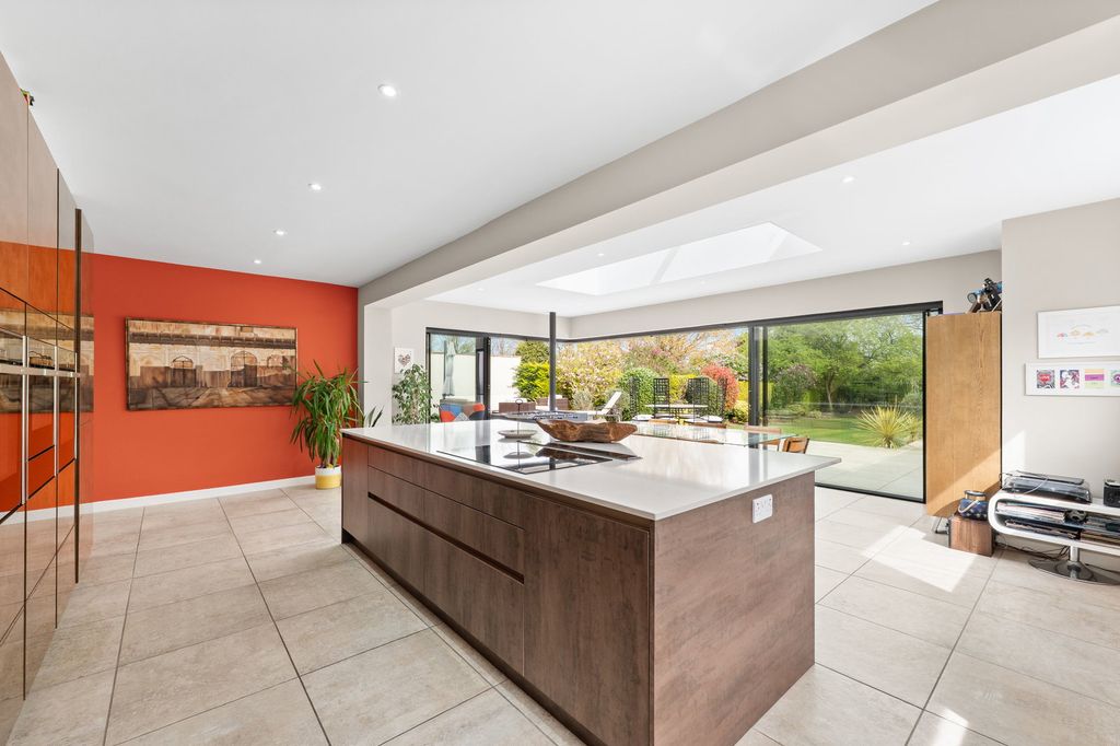 Additional image 4 of 4 bed detached house for saleGilhams Avenue, Banstead SM7