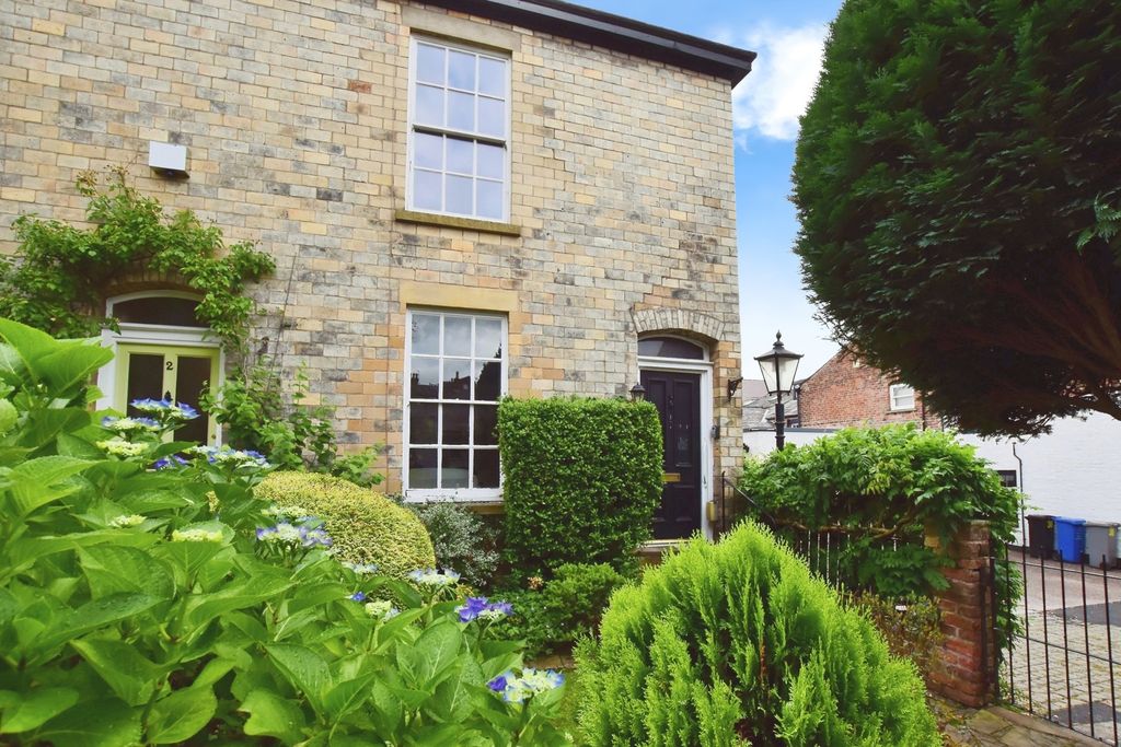 2 bed end terrace house for saleOsbourne Place, Altrincham WA14