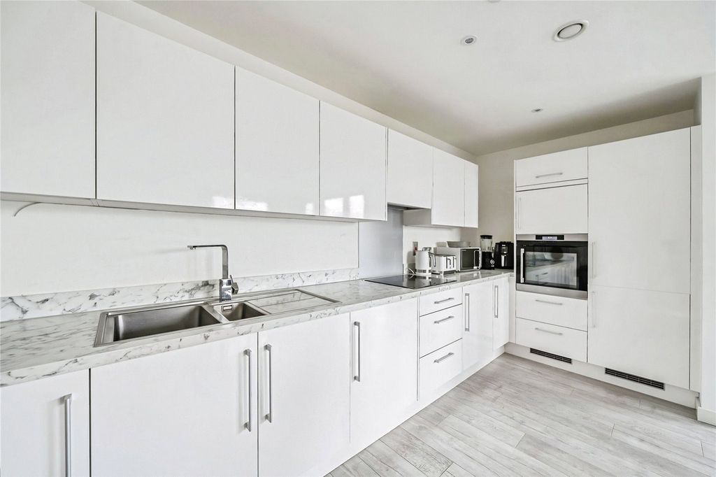 Additional image 7 of 3 bed flat for saleRegal Walk, Bexleyheath DA6