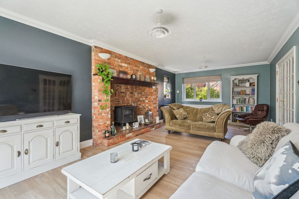 Additional image 5 of 4 bed detached house for saleThe Glebe, Weston Turville HP22